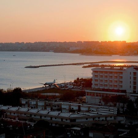 埃泽高级休闲酒店 布尤切克梅奇 外观 照片 Sunset over the Gulf of Chania