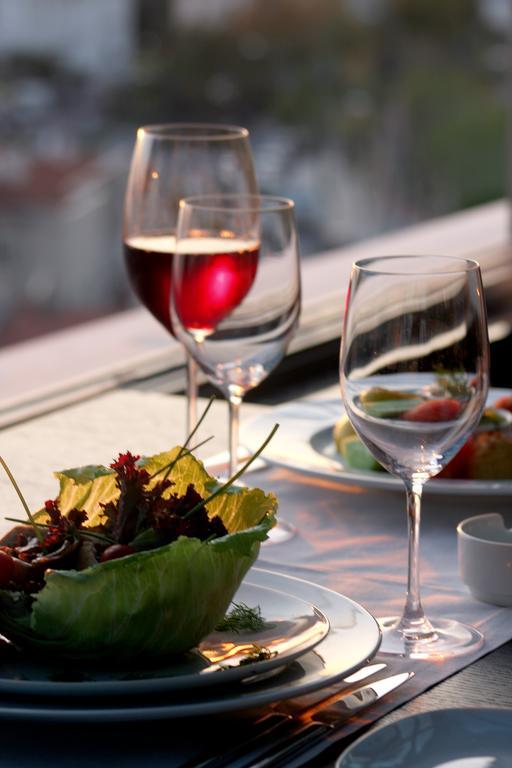 埃泽高级休闲酒店 布尤切克梅奇 外观 照片 Wine glasses