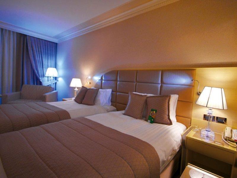 埃泽高级休闲酒店 布尤切克梅奇 外观 照片 A room at the hotel