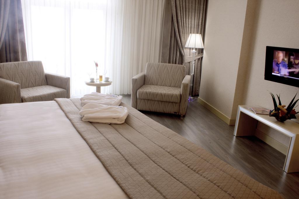 埃泽高级休闲酒店 布尤切克梅奇 外观 照片 A room at the hotel