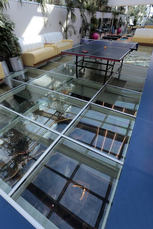 埃泽高级休闲酒店 布尤切克梅奇 外观 照片 A glass floor