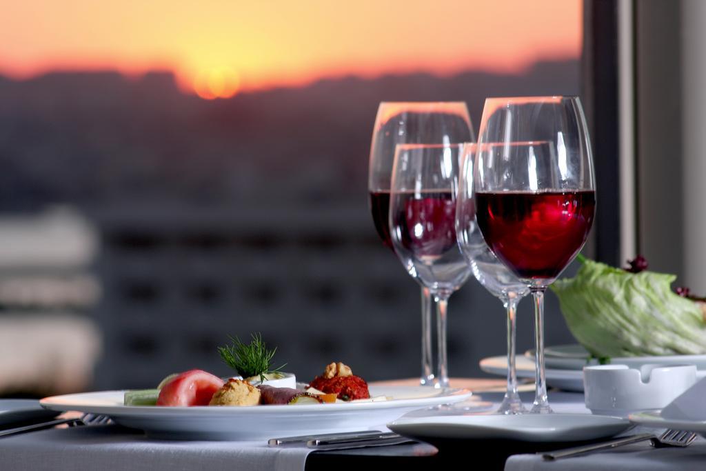 埃泽高级休闲酒店 布尤切克梅奇 外观 照片 Wine glasses