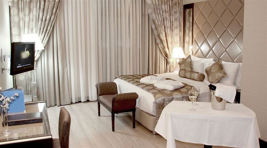 埃泽高级休闲酒店 布尤切克梅奇 外观 照片 A bedroom at the hotel