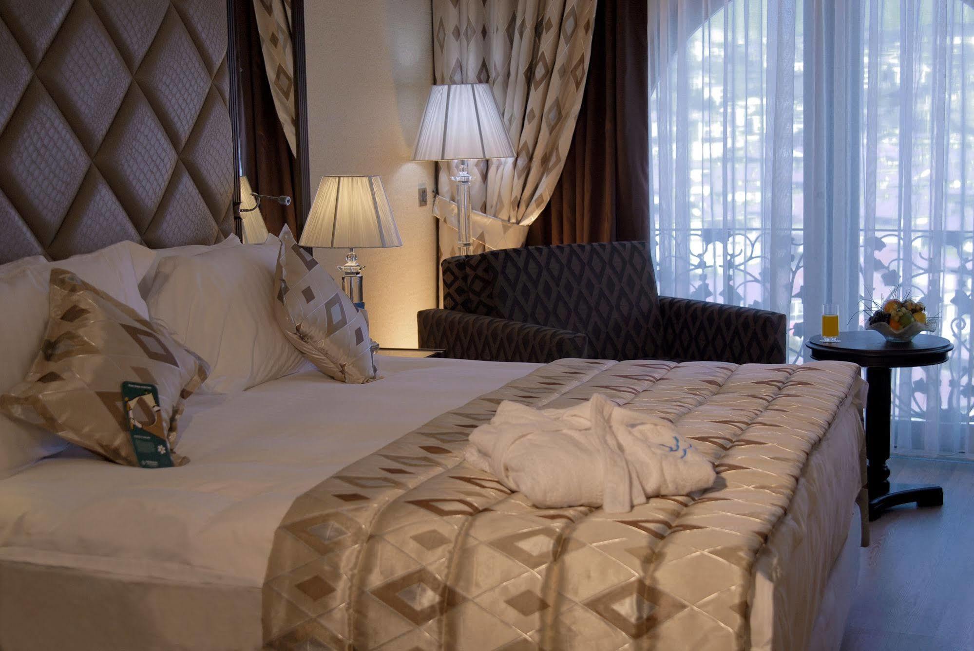 埃泽高级休闲酒店 布尤切克梅奇 外观 照片 A bedroom at the hotel