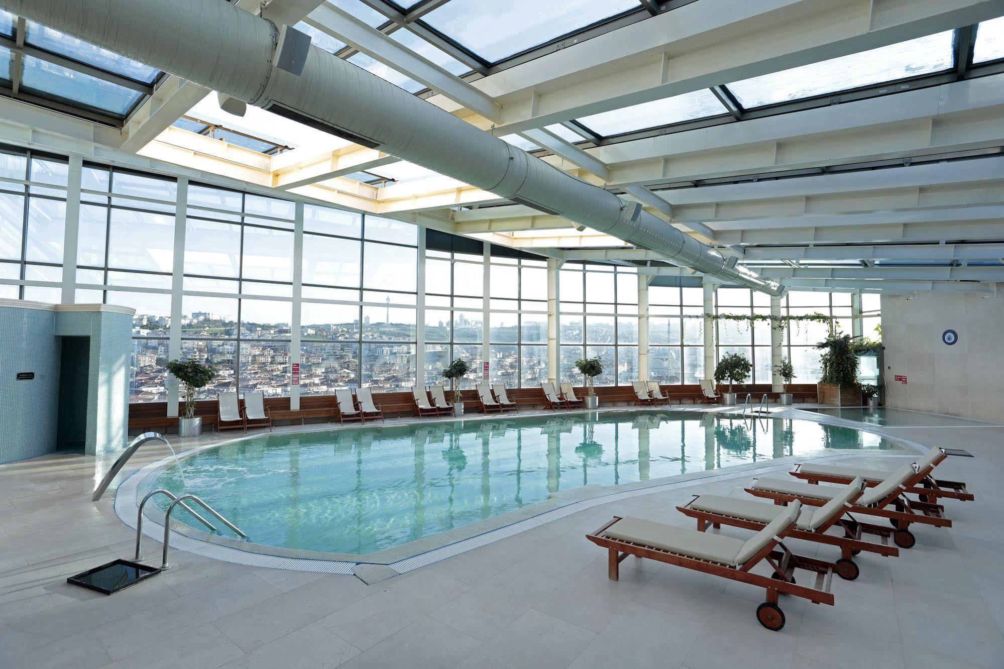 埃泽高级休闲酒店 布尤切克梅奇 外观 照片 The pool at the Westin Palace, Brussels