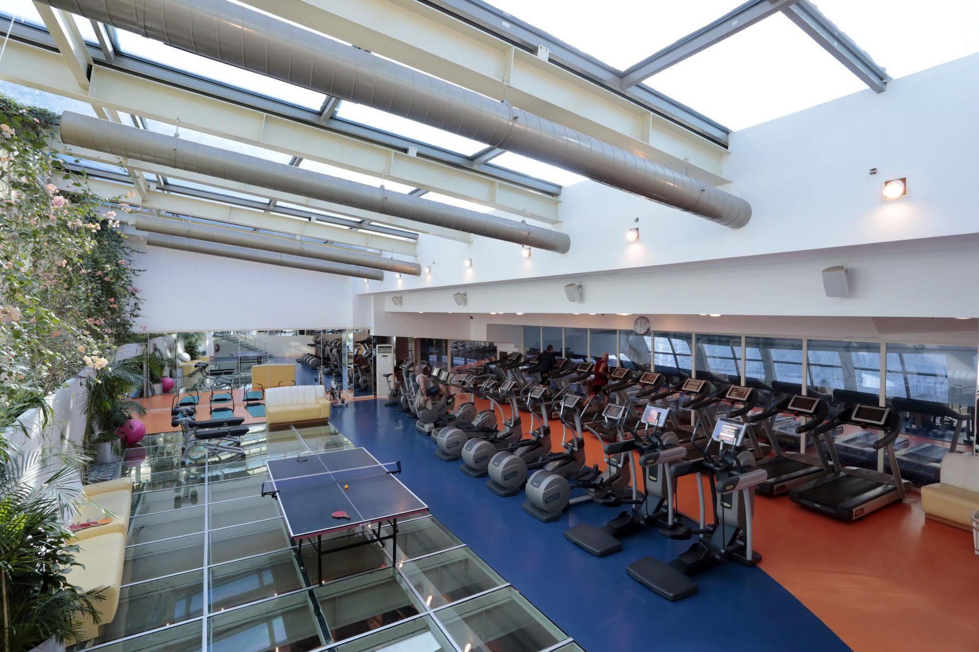 埃泽高级休闲酒店 布尤切克梅奇 外观 照片 The Sports and Leisure Centre